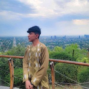 Meet your Posher, Hussain